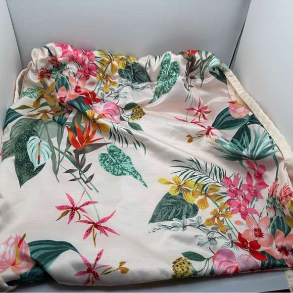 Floral Drawstring Backpack - Picture 2 of 6